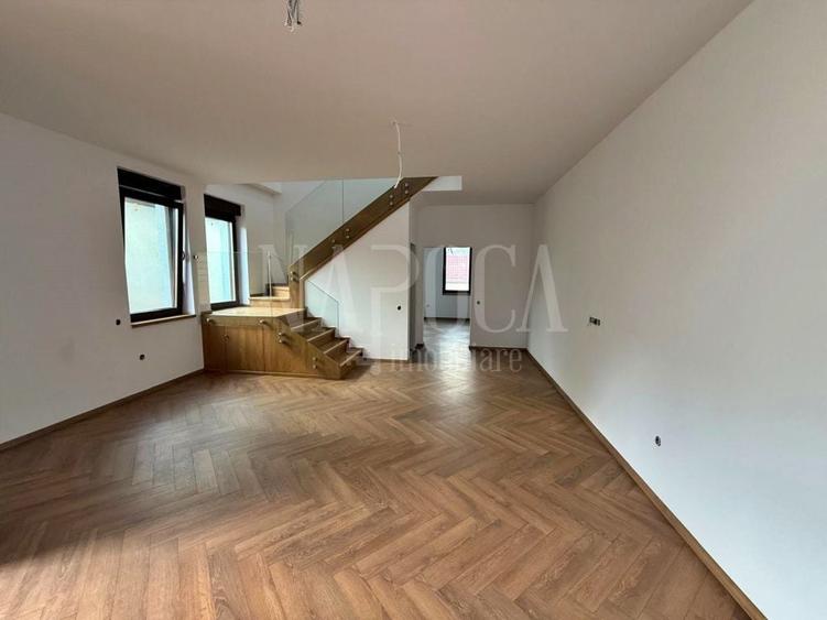 Duplex cu 4 camere cu Canalizare în Gruia