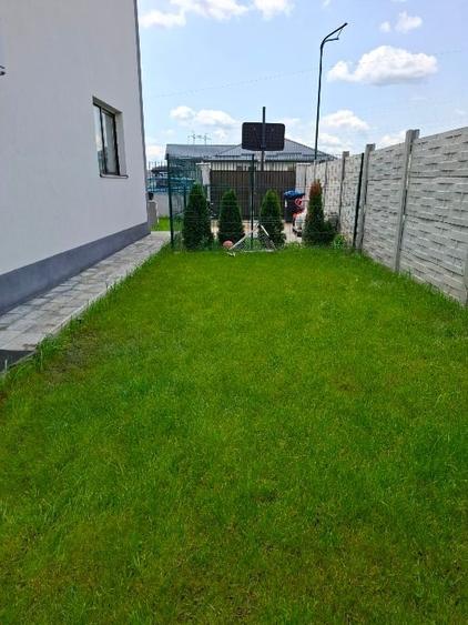 Duplex cu 4 camere cu Teren 250 Mp în Olteni