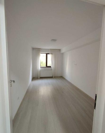 Apartament 3 camere + loc de parcare , Apartament Dobroesti Decomandat cu vedere la gradina, Parter din 2+1 - 4