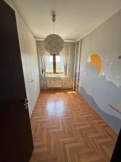 Apartament cu 3 camere semidecomandat, mobilat în 13 Septembrie