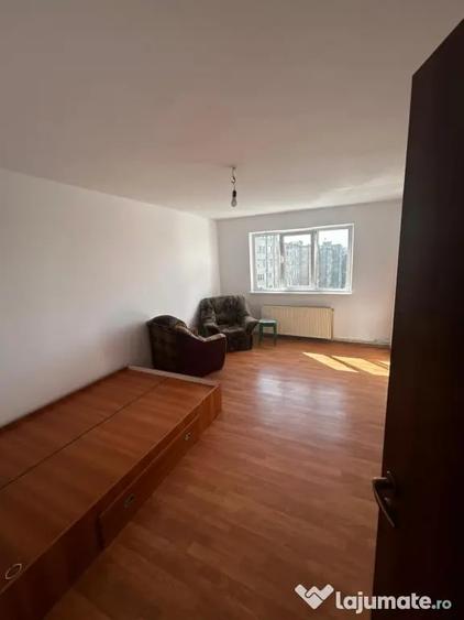 Apartament cu 3 camere decomandat în Gării