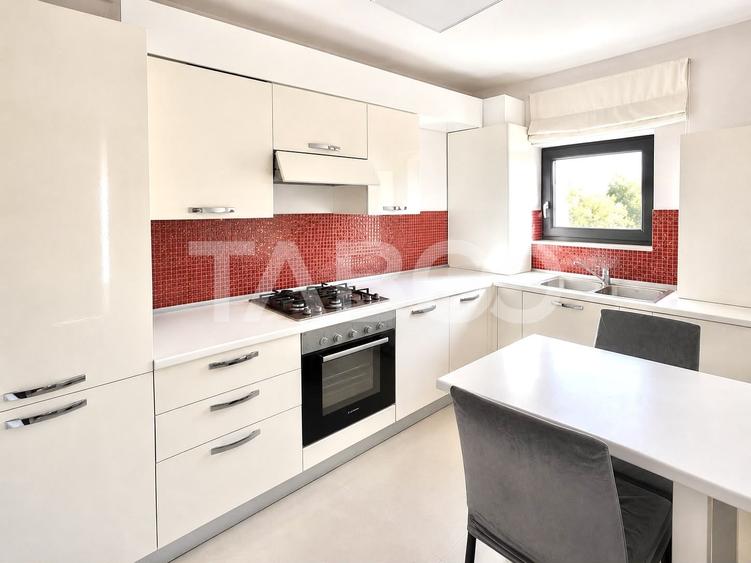 Apartament cu 3 camere decomandat, mobilat în Borhanci