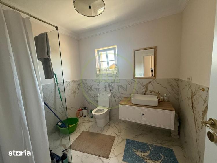 Casă cu 4 camere cu Teren 500 Mp în Malu Mare