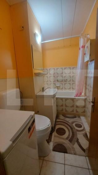 Apartament cu 3 camere semidecomandat, mobilat în Simeria