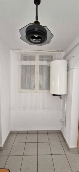 Apartament cu 3 camere nedecomandat în Astra