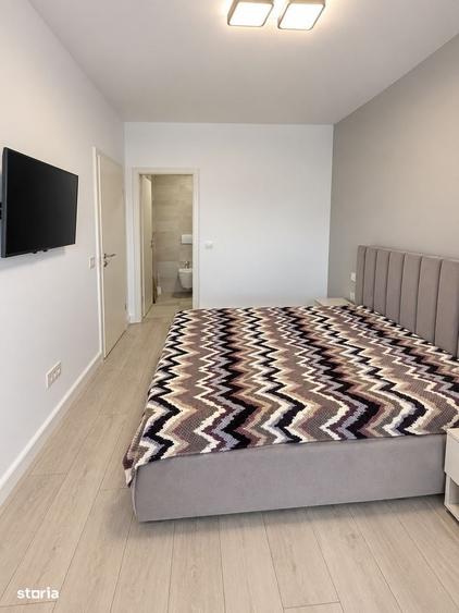 Apartament cu 3 camere decomandat în Tractorul