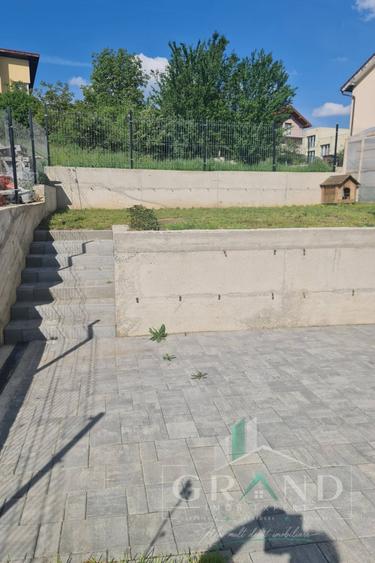 Duplex cu 4 camere cu Canalizare în Dâmbul Rotund