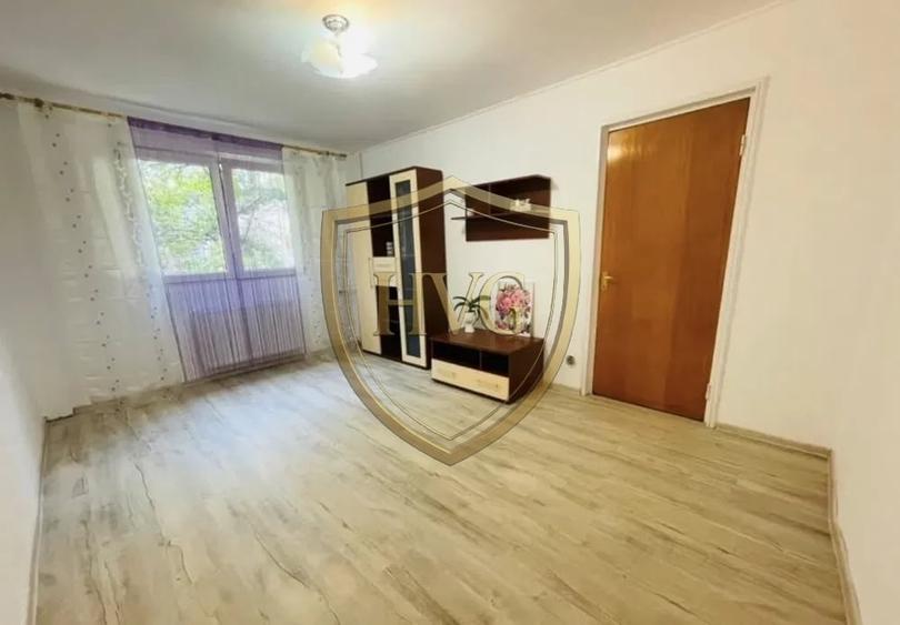 Apartament cu 3 camere decomandat, mobilat în Tei