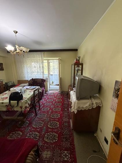 Apartament cu 3 camere decomandat în Tineretului
