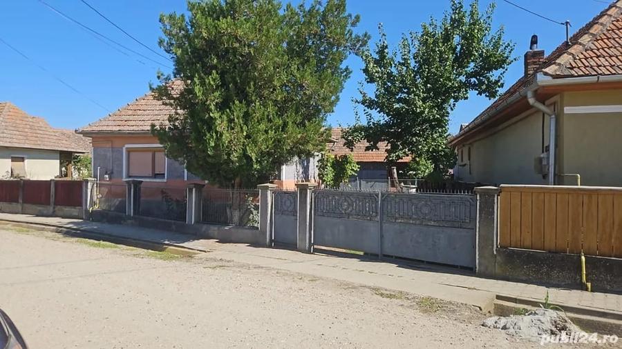 Casă cu 4 camere cu Teren 1013 Mp în Sâncel