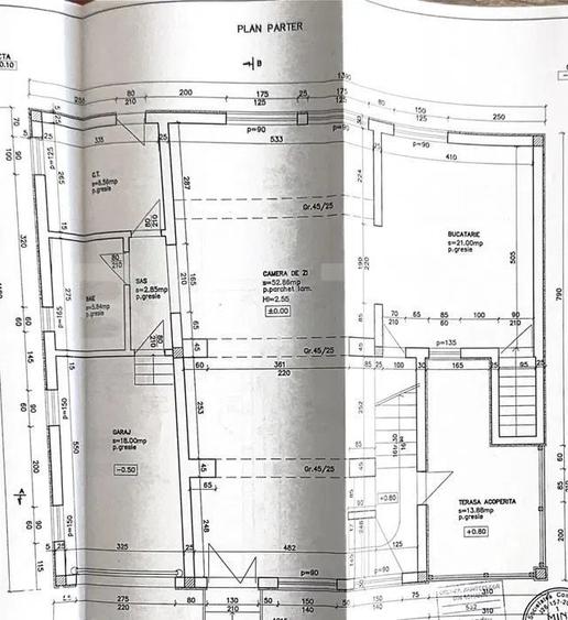 Casă cu 4 camere în Tofalău