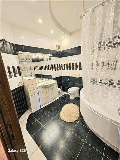 Apartament cu 3 camere decomandat, mobilat în Central