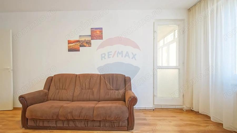 Apartament cu 3 camere semidecomandat în Astra