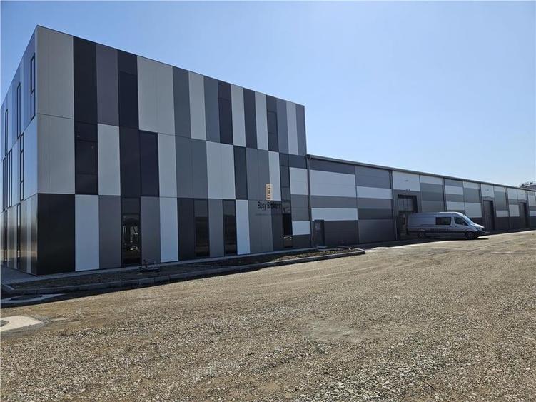 Spațiu industrial, de 2,200 mp, în Periferie