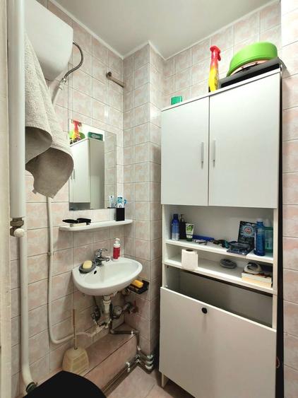 Apartament cu 3 camere semidecomandat, mobilat în Complex Studențesc
