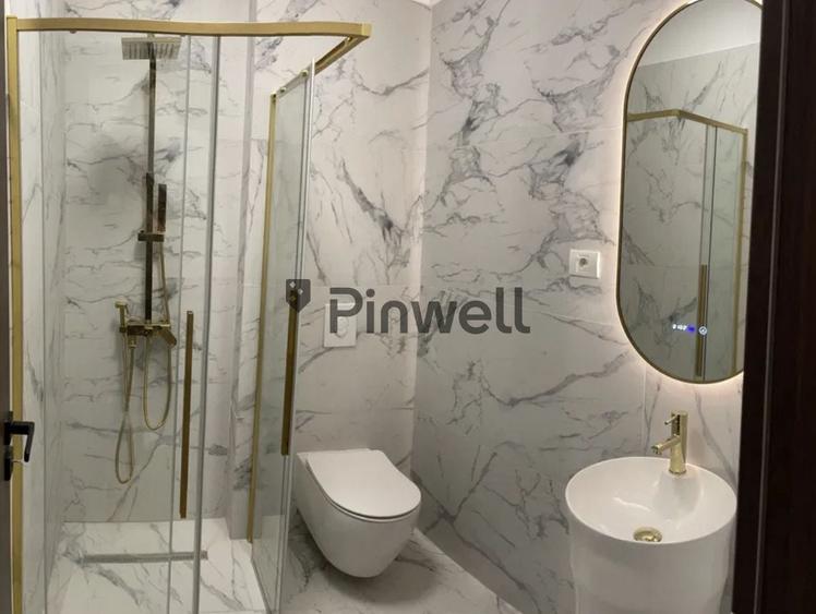 Casă cu 6 camere cu Canalizare în Central