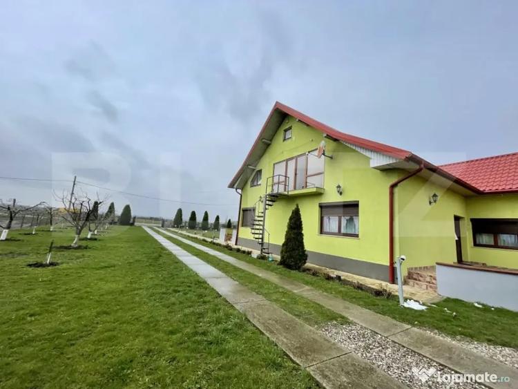 Casă cu 5 camere cu Teren 9300 Mp în Vadu Moldovei