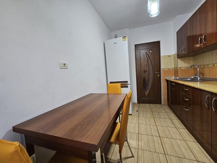Apartament cu 2 camere decomandat, mobilat în P-ța Muncii