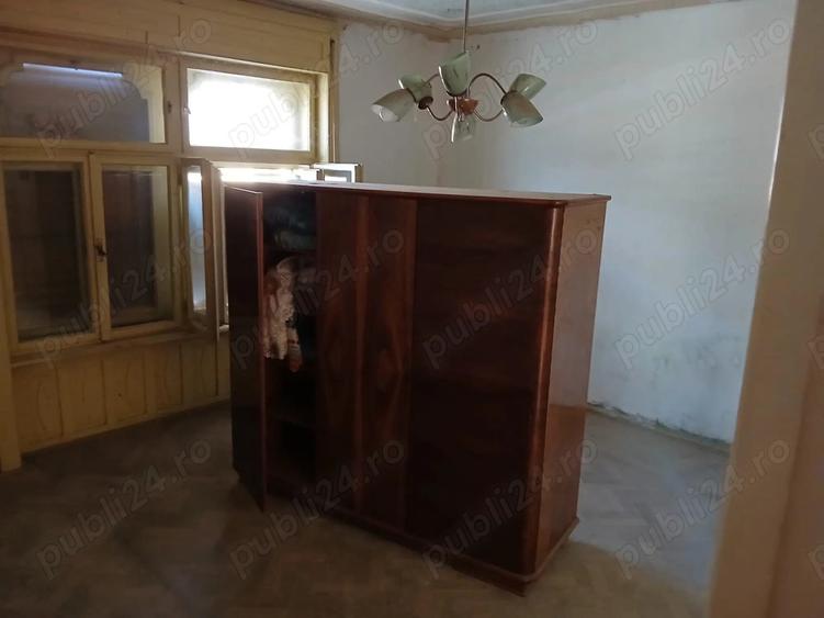 Casă cu 6 camere în Ciclova Română