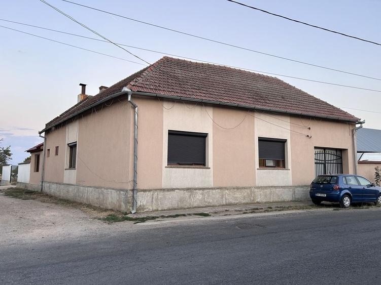 Casă cu 4 camere în Petid