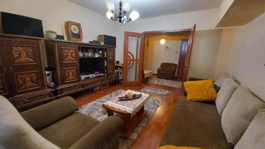 Apartament cu 3 camere decomandat în Central