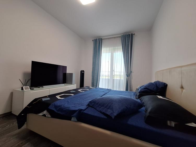 Apartament cu 3 camere semidecomandat, mobilat în Buziașului