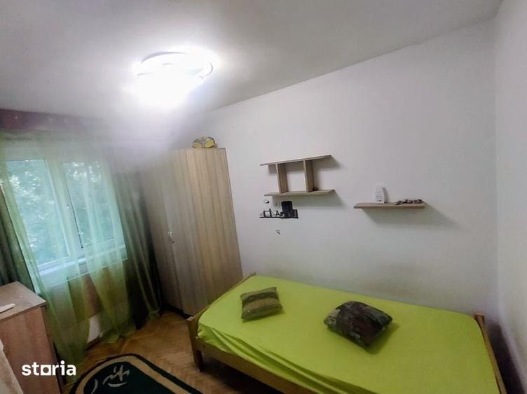 Apartament cu 3 camere semidecomandat în Central