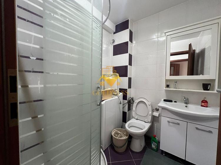 Apartament cu 3 camere semidecomandat, mobilat în Zorilor