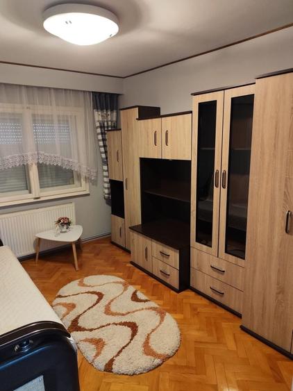 Apartament cu 3 camere decomandat în Dorobanți