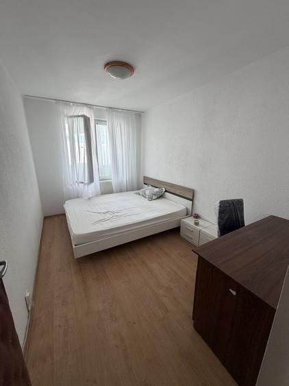 Apartament cu 4 camere decomandat în Lacul Tei