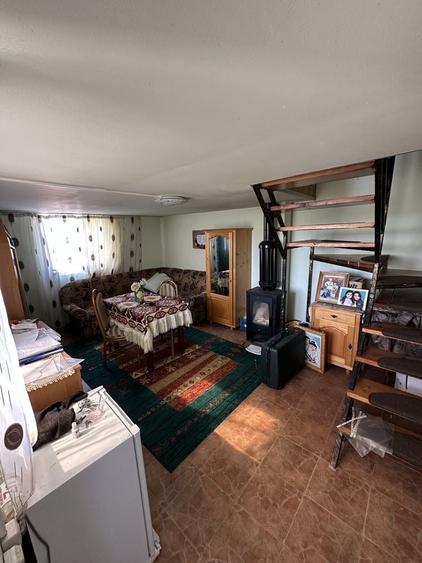 Casă cu 3 camere cu Teren 10000 Mp în Central