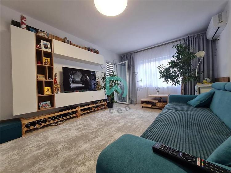 Apartament cu 3 camere decomandat, mobilat în Triaj