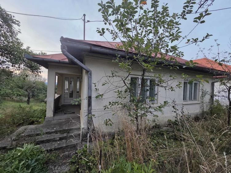 Casă cu 3 camere în Cireșoaia