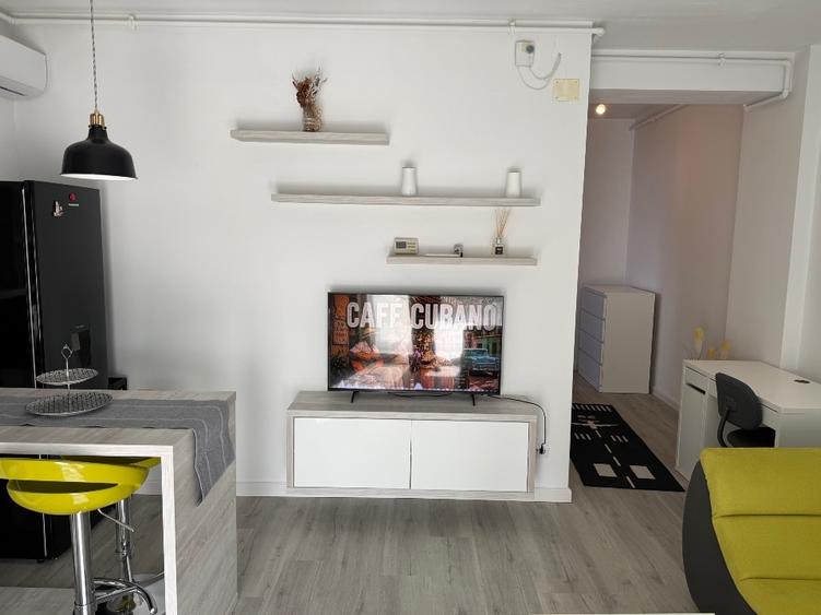 Apartament cu 2 camere decomandat, mobilat în Central