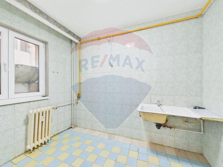 Apartament cu 3 camere decomandat în Giurgiului