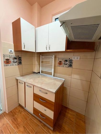 Garsonieră decomandată în Troianu