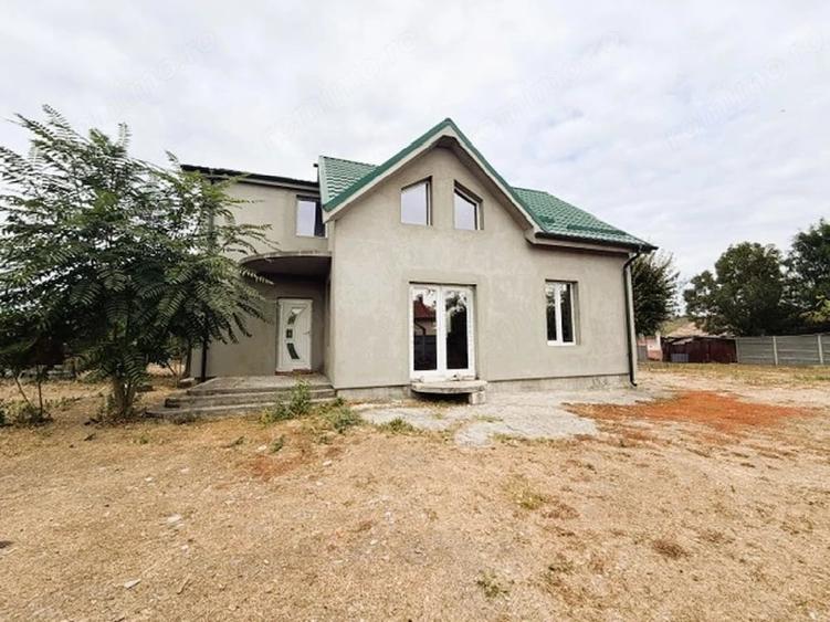 Casă cu Teren 576 Mp în Cepari