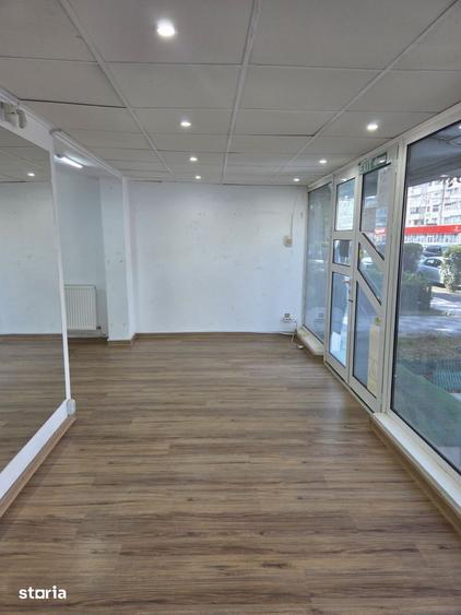 Spațiu comercial, de 58 mp, în Micro 14