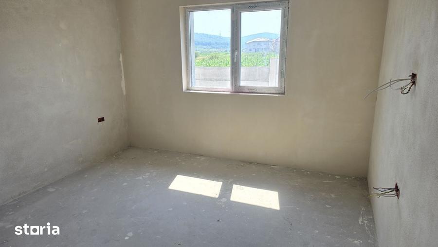 Casă cu 4 camere cu Teren 501 Mp în Zăvoi