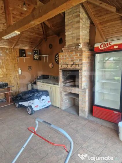 Casă cu 7 camere cu Teren 830 Mp în Central
