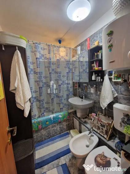 Apartament cu 4 camere semidecomandat în Central