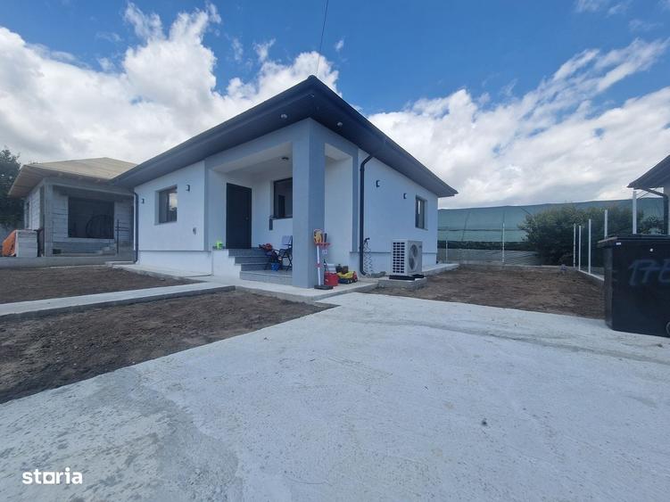 Casă cu 3 camere în Lumina