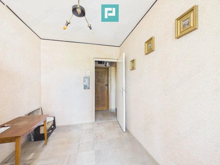 Apartament cu 3 camere semidecomandat în Romanilor
