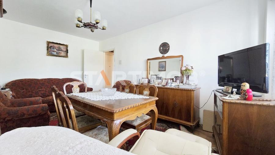 Apartament cu 3 camere decomandat în Calea București