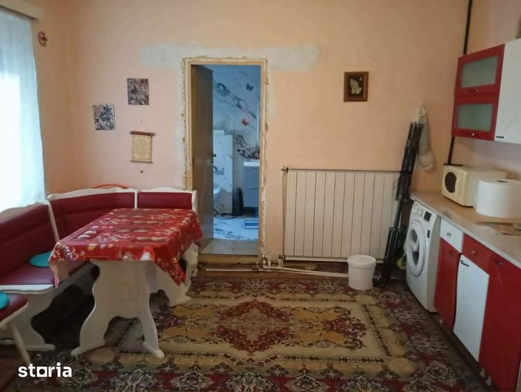 Casă cu 4 camere cu Teren 1407 Mp în Central