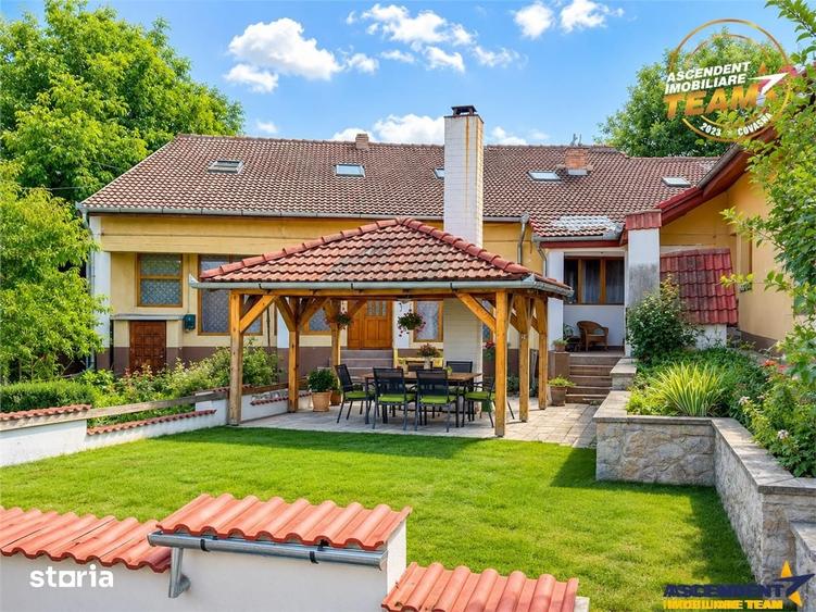 Resedinta si pentru doua familii, 217 mp utili, 6 dormitoare, curte, f - 10