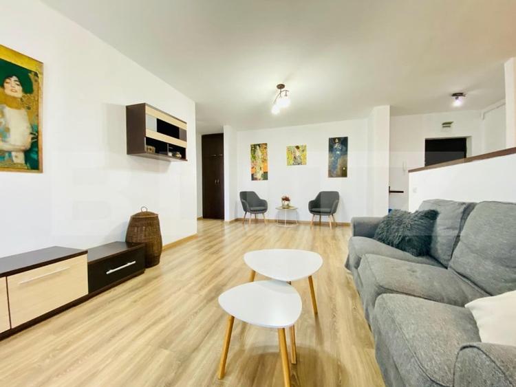 Apartament cu 2 camere semidecomandat, mobilat în Central