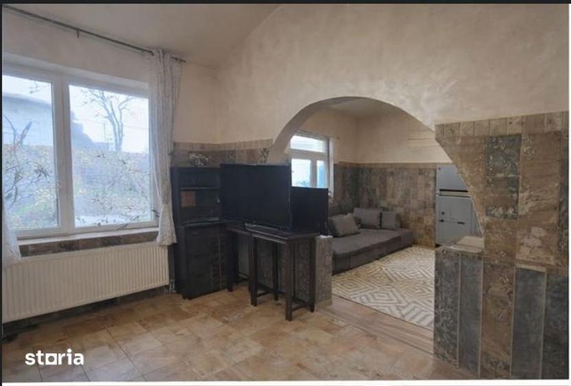 Casă cu 4 camere semidecomandat cu Teren 100 Mp în Mărăști