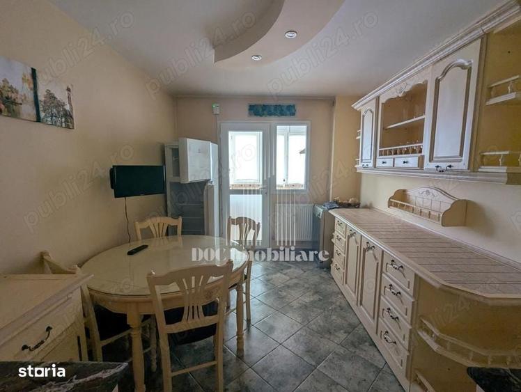 Apartament cu 4 camere semidecomandat în Costin Georgian