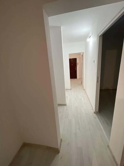 Apartament cu 3 camere decomandat în Tomești